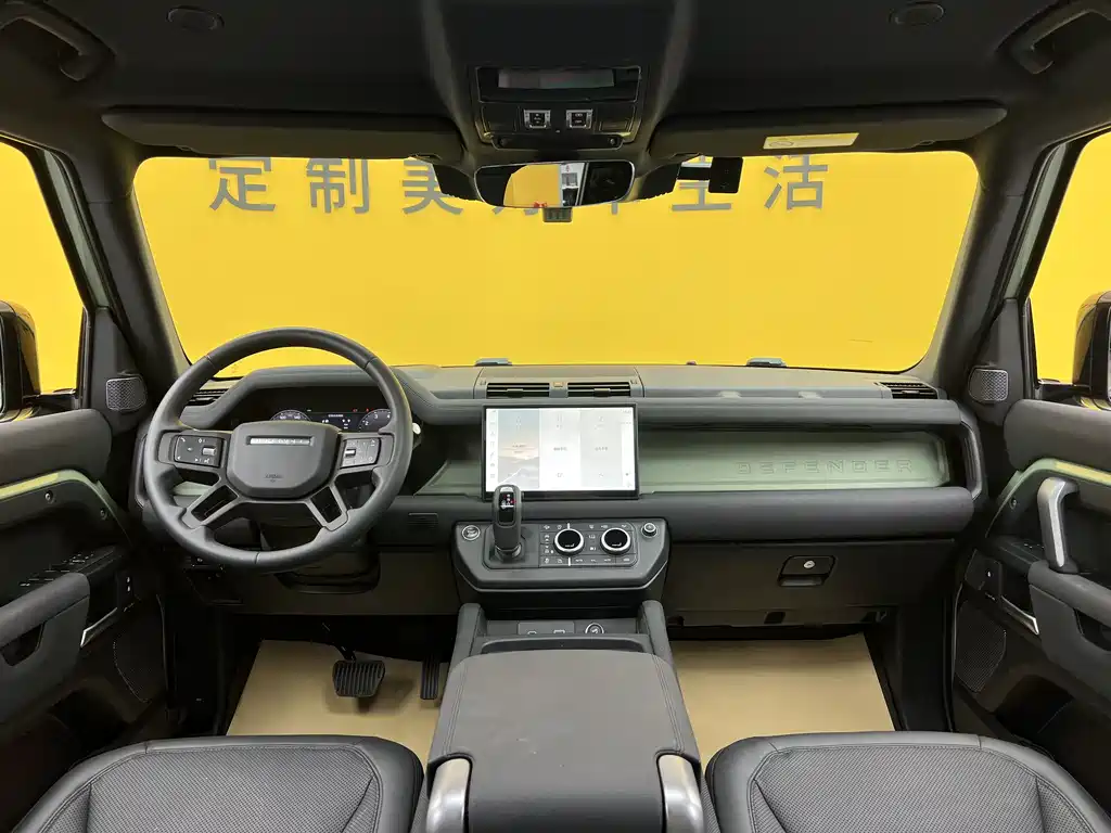 Land Rover Defender 2023 — фото 22