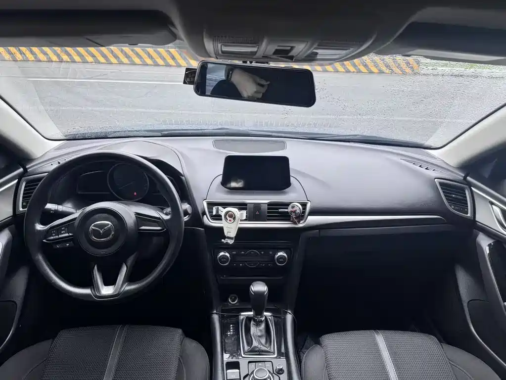 Mazda 3 Axela 2018