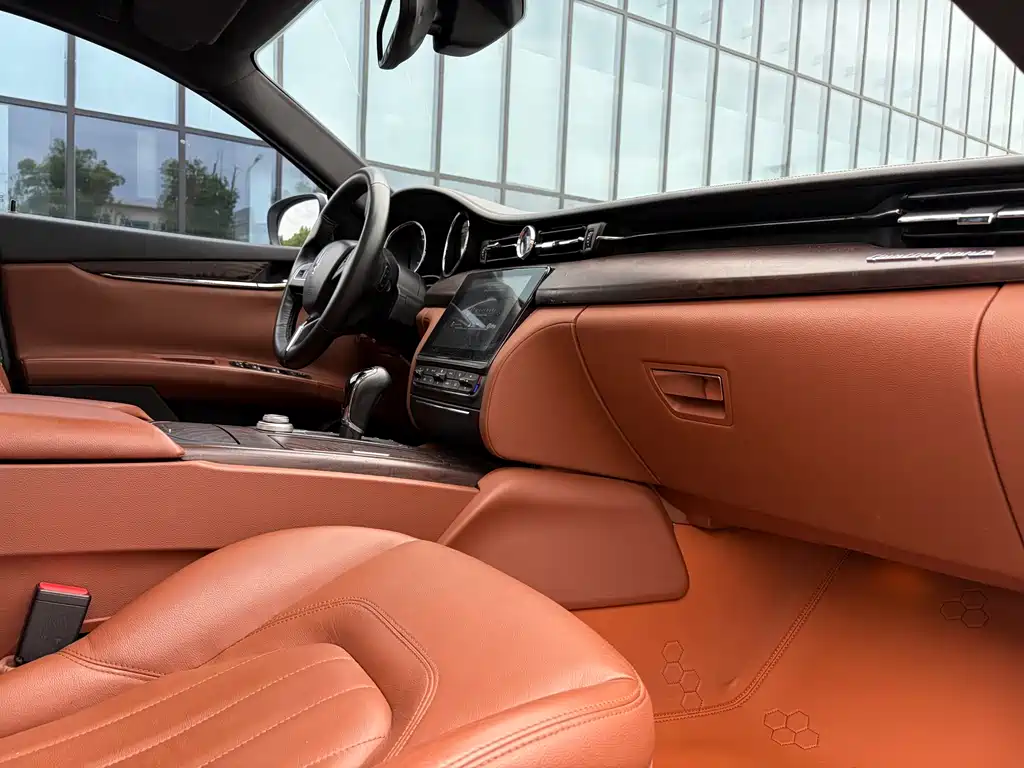 Maserati Quattroporte 2016 — фото 13