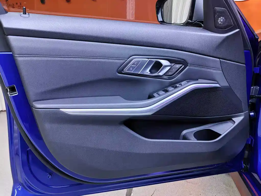 BMW 3 Series 2019 — фото 18