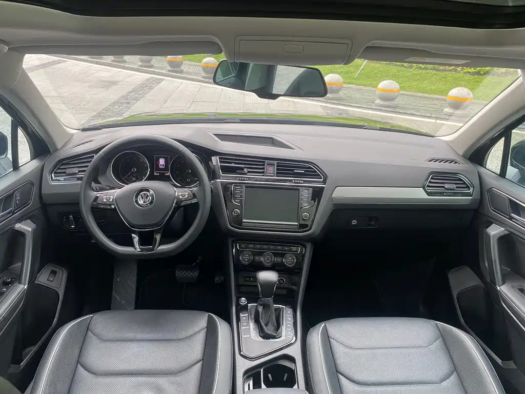 Volkswagen Tiguan L 2018 — фото 12
