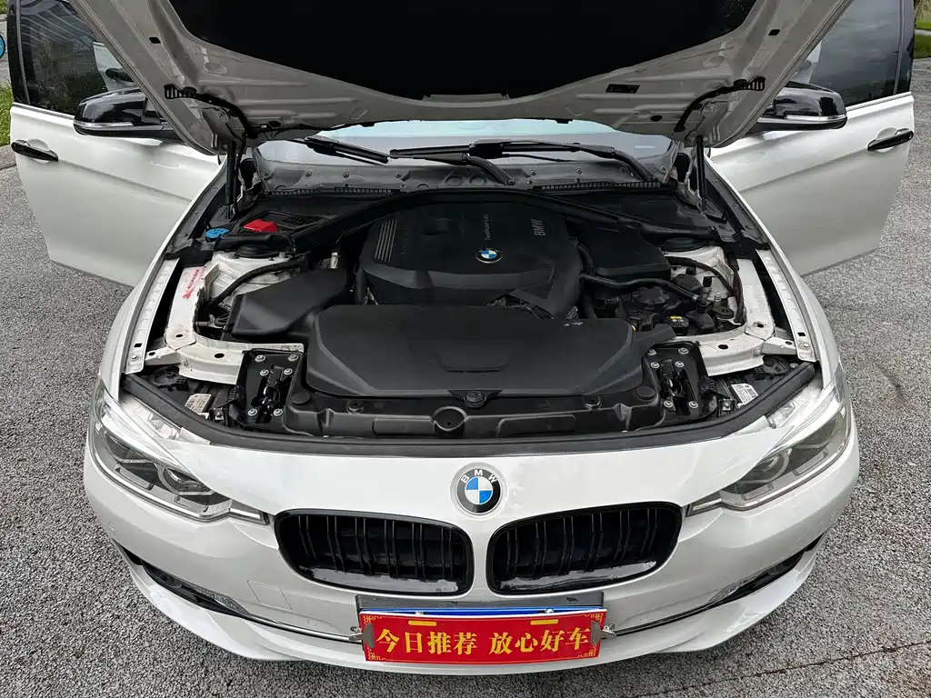 BMW 3 Series 2018 — фото 17