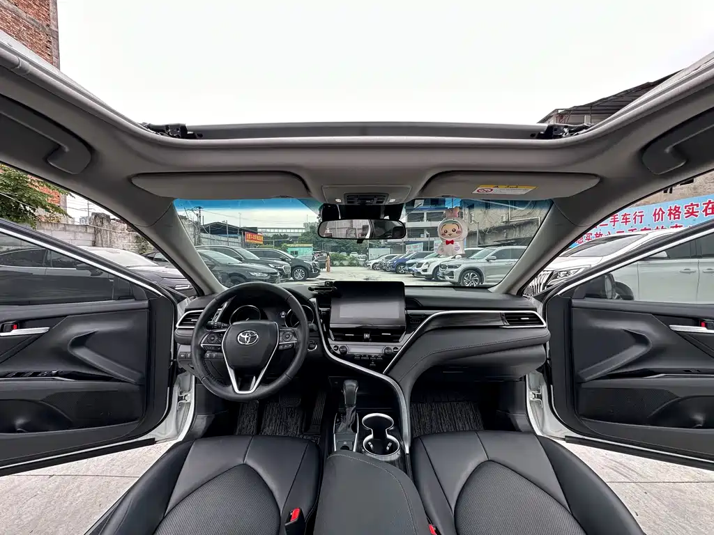 Toyota Camry 2023 — фото 10