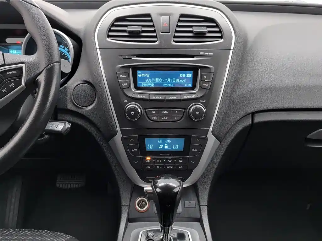 GAC Motor Trumpchi GS5 2014 — фото 12