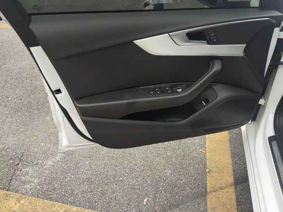 Audi A4L 2021