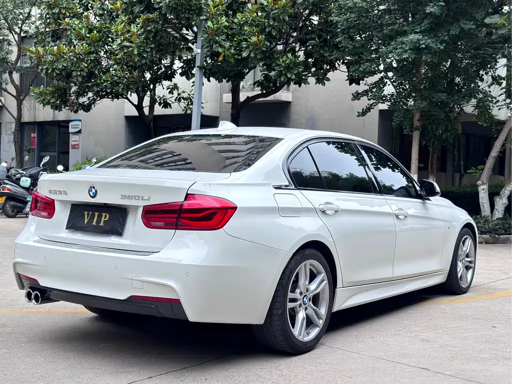 BMW 3 Series 2018 — фото 13