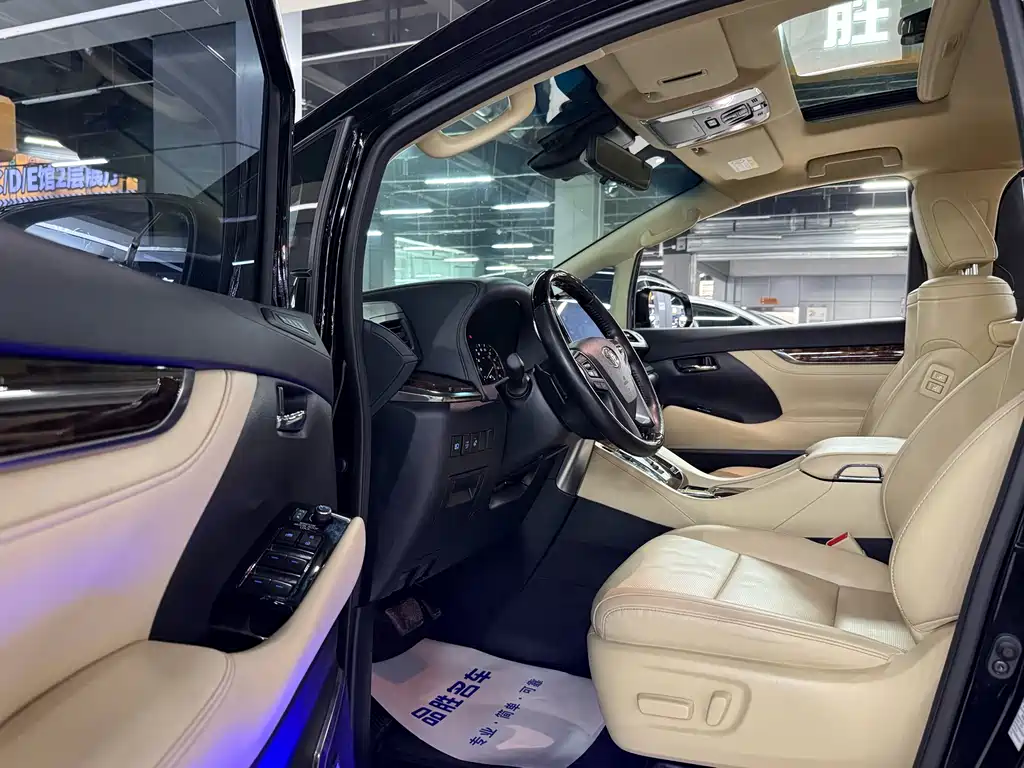 Toyota Alphard 2022 — фото 7