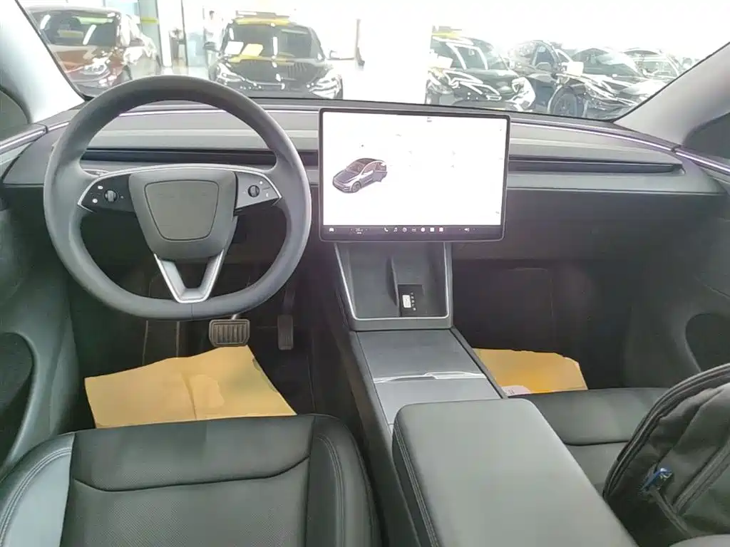 Tesla Model Y 2025 — фото 10