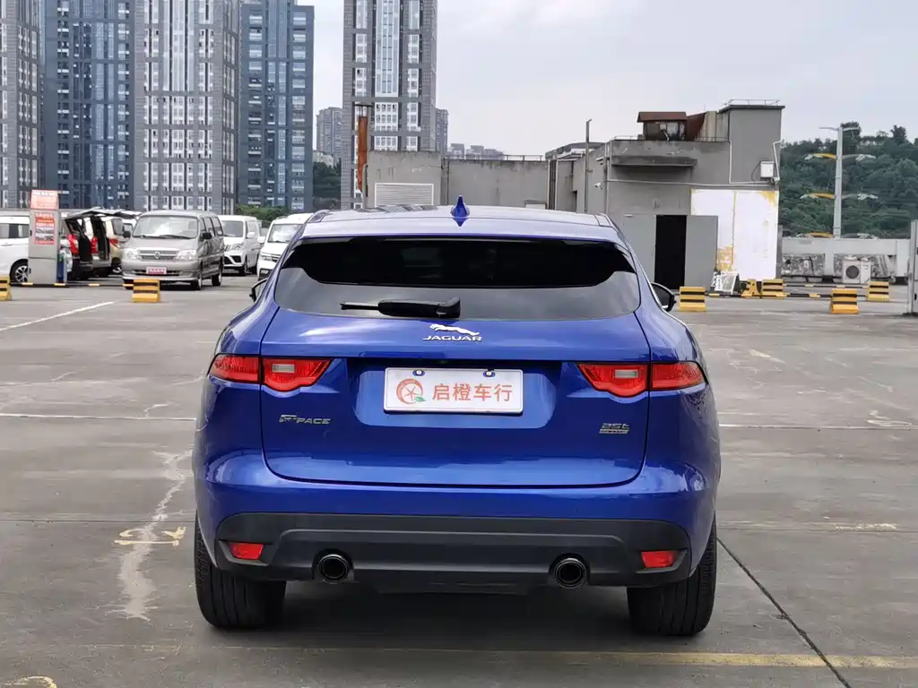 Jaguar F-PACE 2017 — фото 16