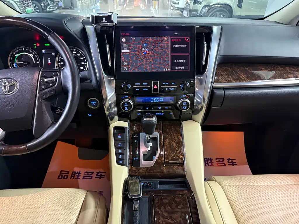 Toyota Alphard 2022 — фото 12