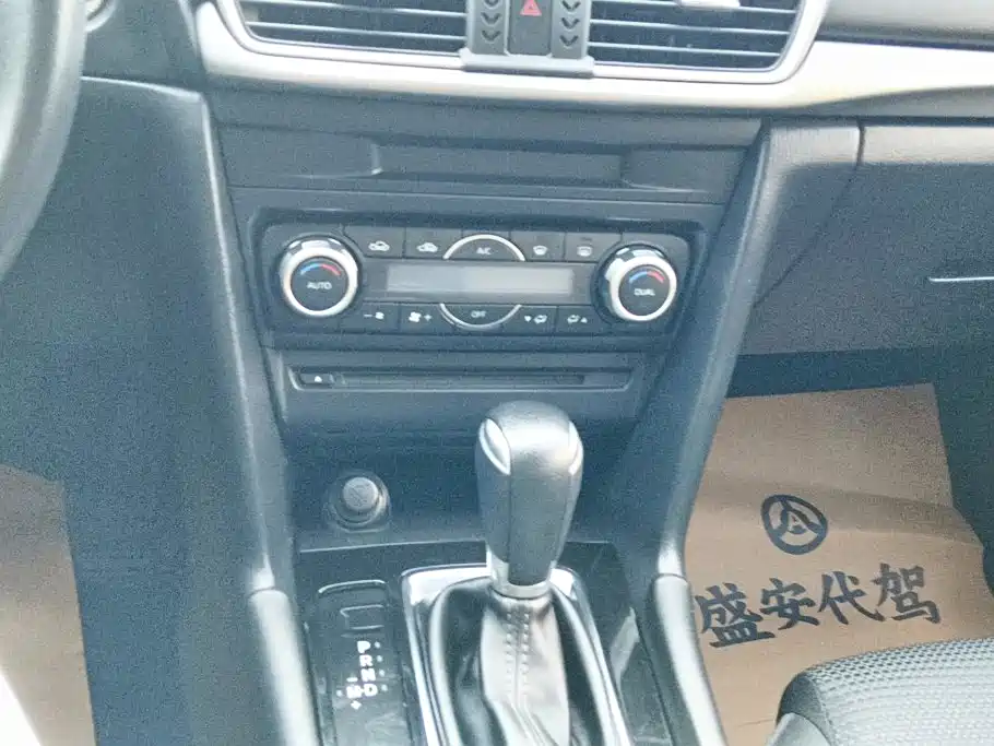 Mazda 3 Axela 2017 — фото 16