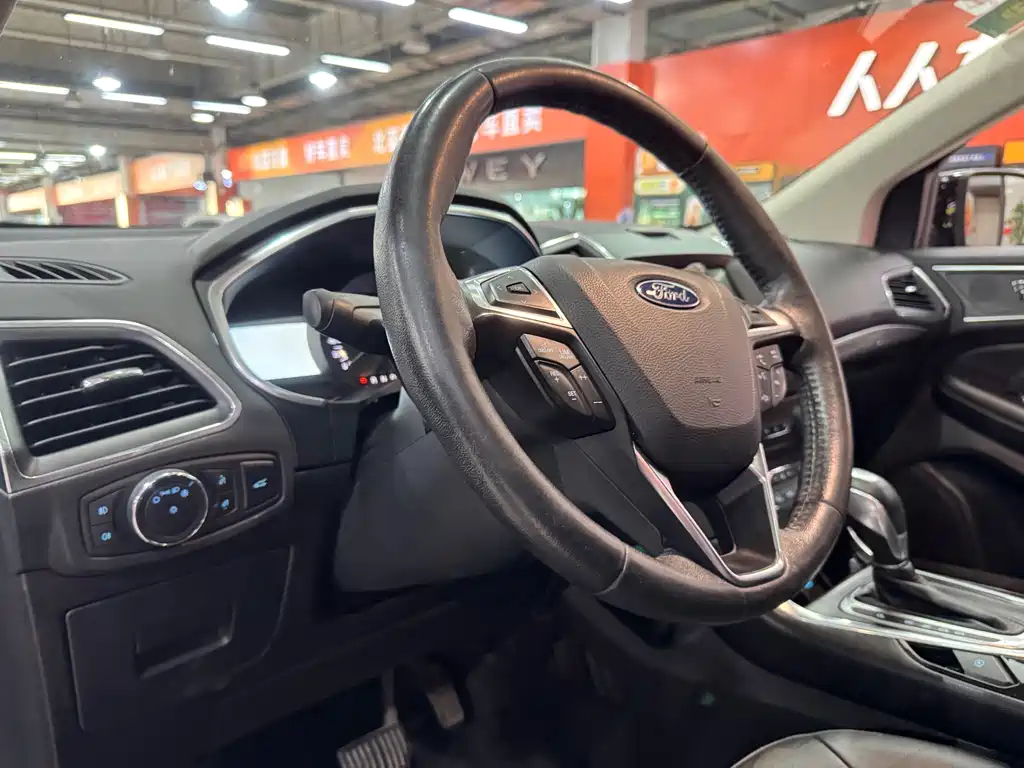 Ford Edge 2017 — фото 12