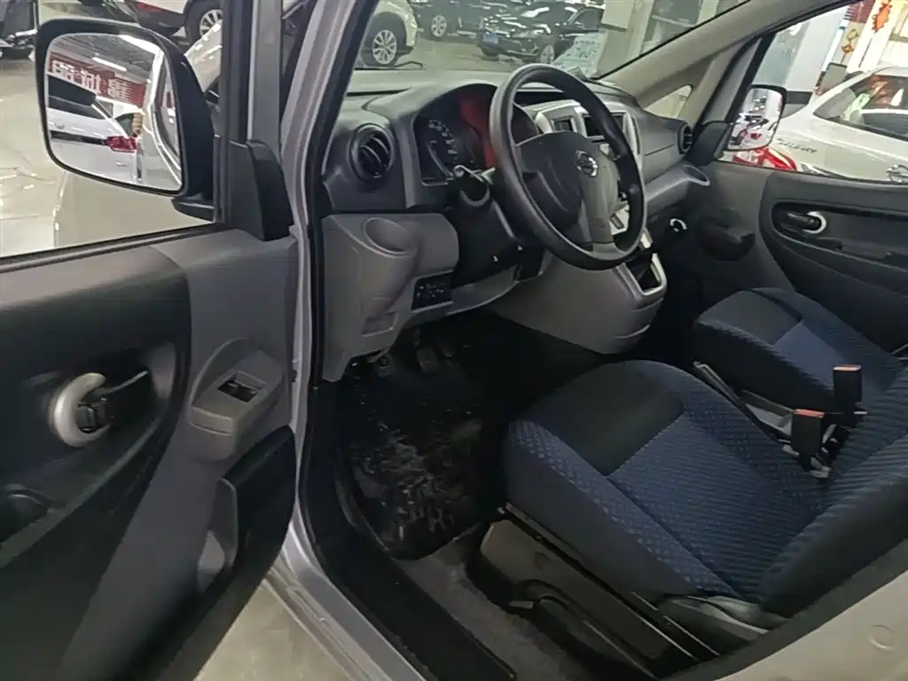 Nissan NV200 2014 — фото 16
