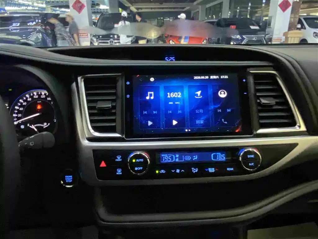 Toyota Highlander 2022 — фото 10
