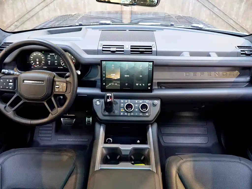 Land Rover Defender 2024 — фото 14
