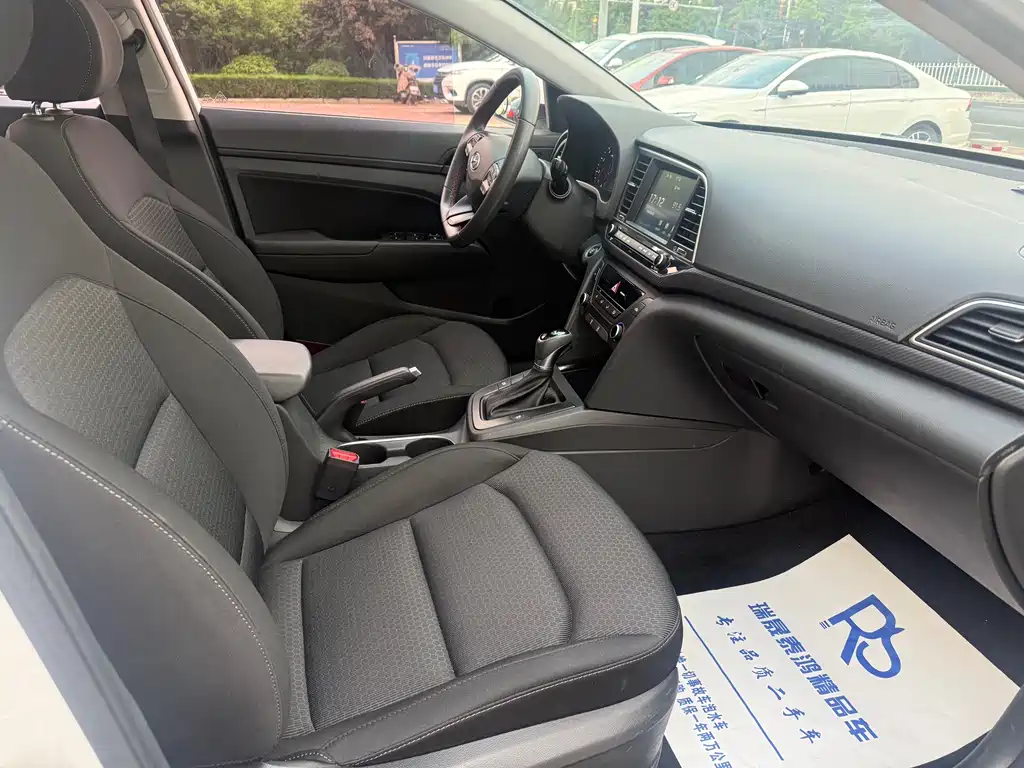 Hyundai Elantra 2019 — фото 8
