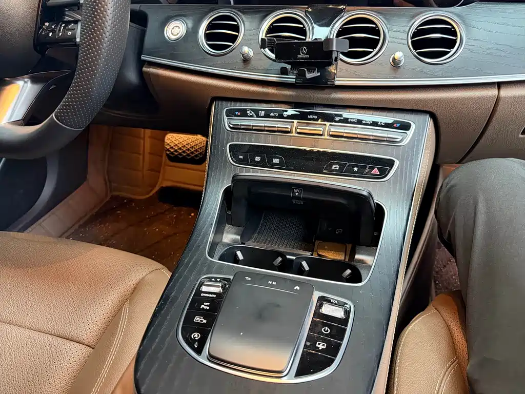 Mercedes-Benz E-Class 2023 — фото 17