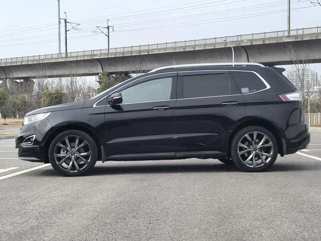Ford Edge 2018 — фото 10
