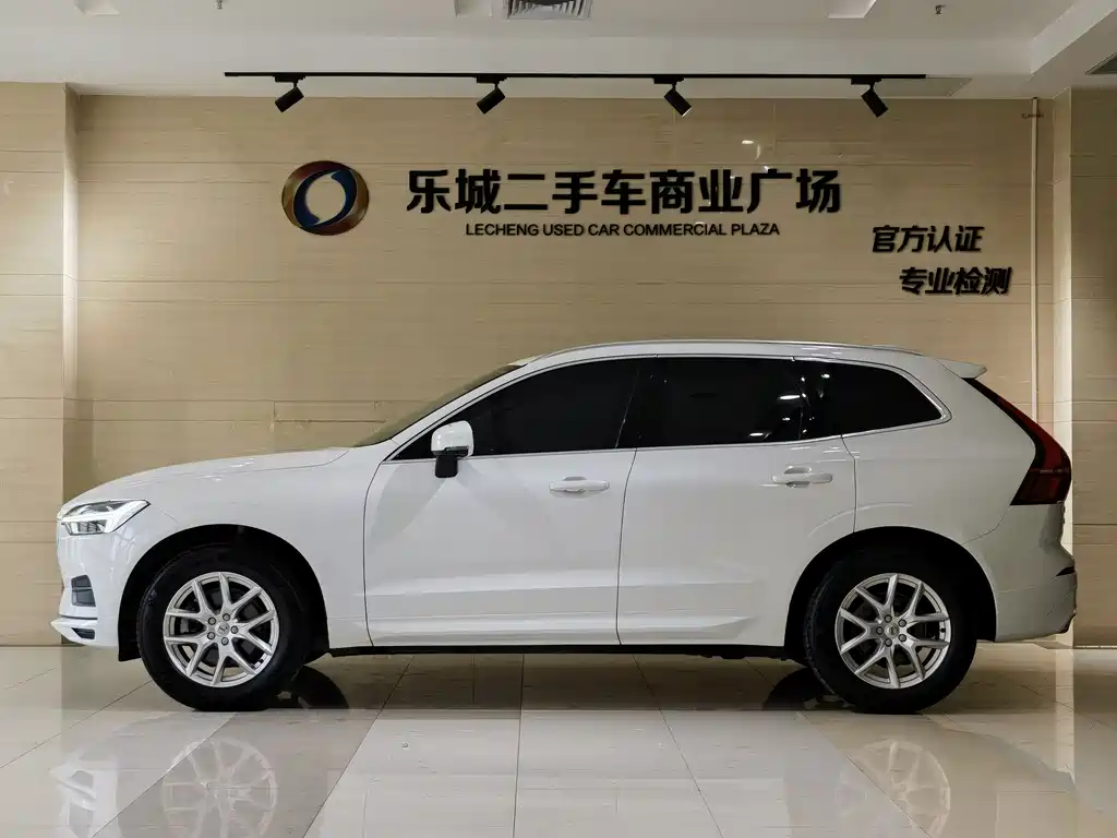Volvo XC60 2018 — фото 15