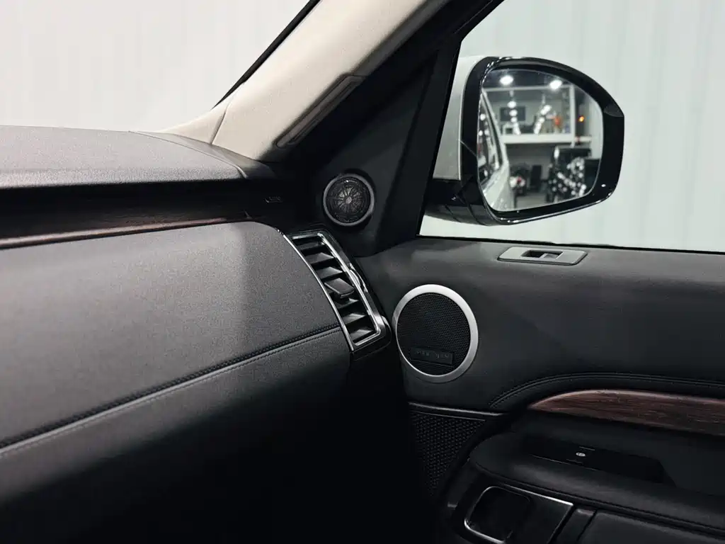 Land Rover Discovery 2018 — фото 19