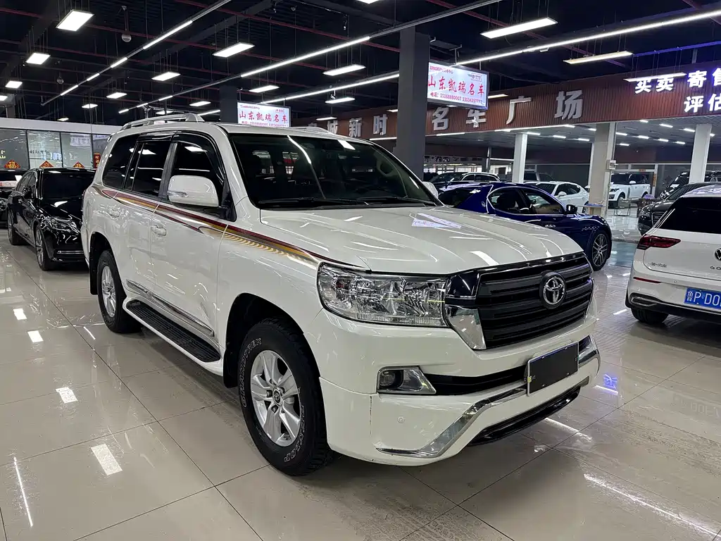 Toyota Land Cruiser 2018 — фото 3
