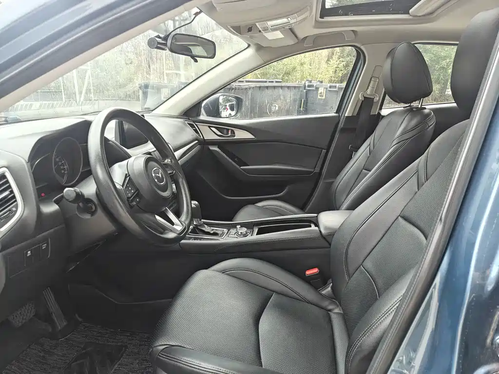Mazda 3 Axela 2018 — фото 4