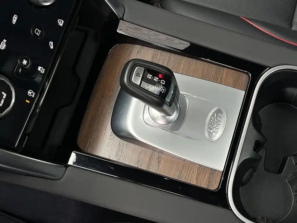 Land Rover Discovery Sport 2023 — фото 22