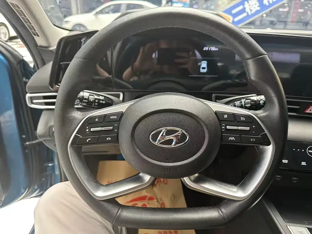 Hyundai Elantra 2022 — фото 10