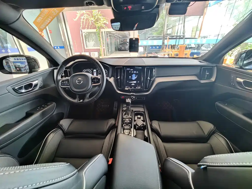 Volvo XC60 2020 — фото 10