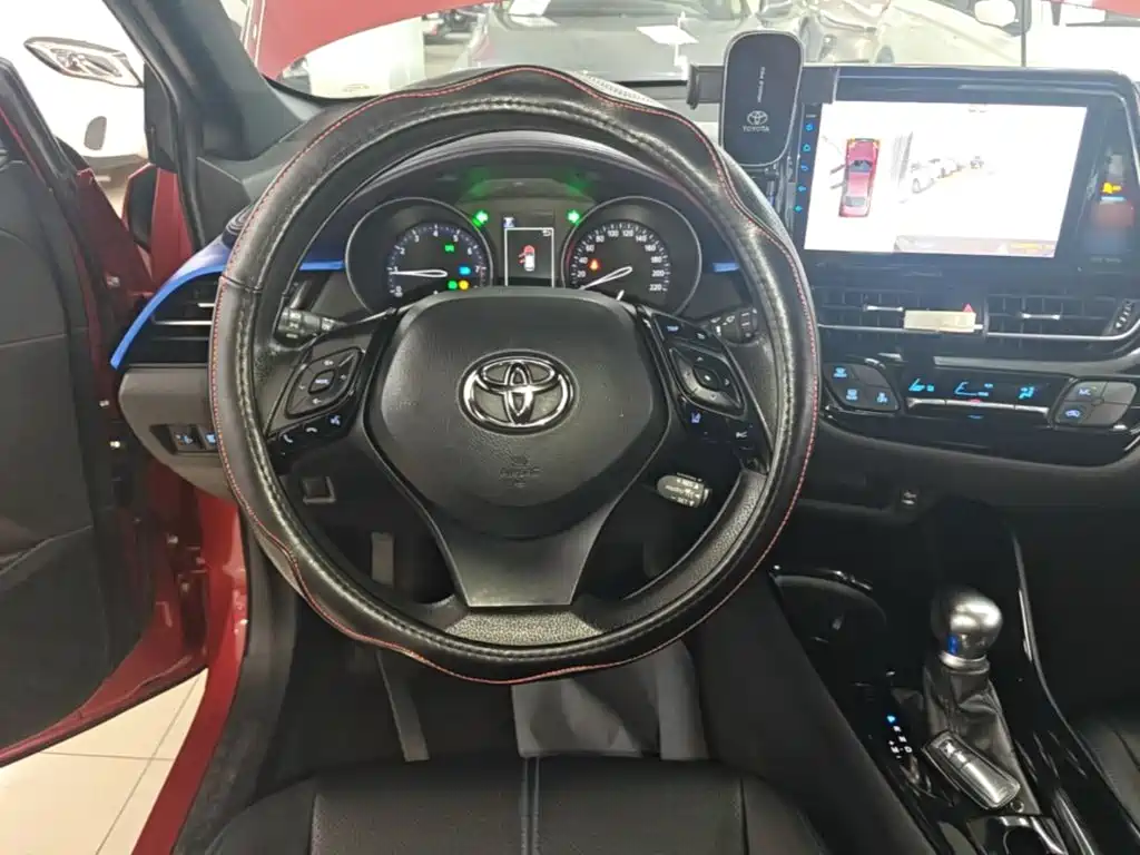 Toyota C-HR 2019 — фото 11