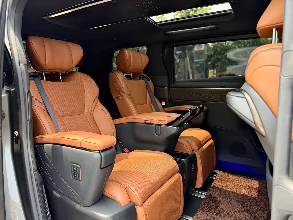 Toyota Vellfire 2024 — фото 21
