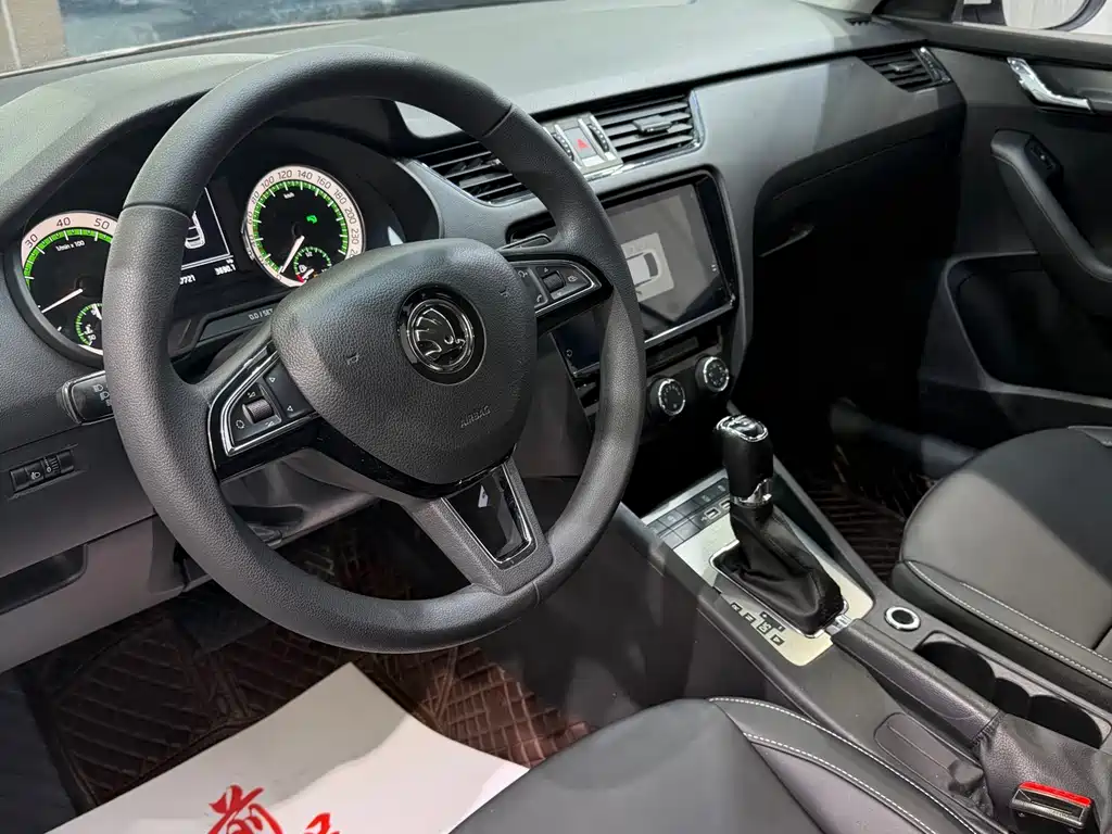 Skoda Octavia 2022 — фото 10