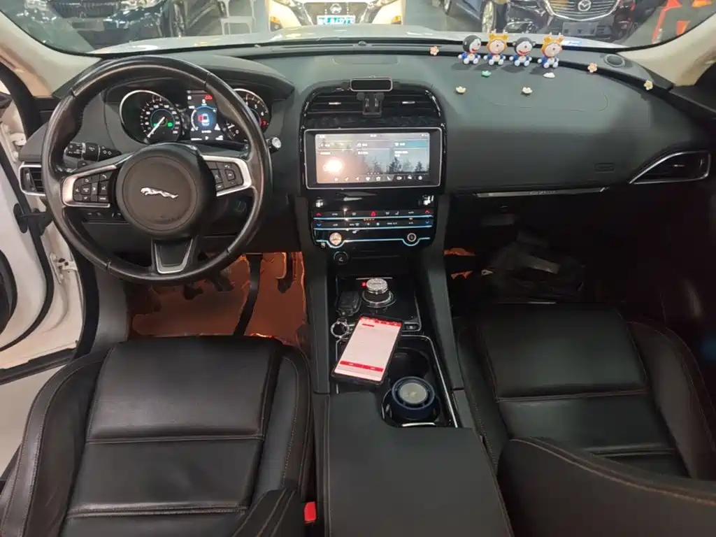 Jaguar F-PACE 2021 — фото 10