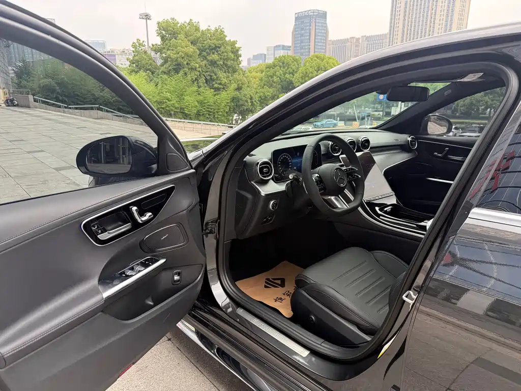 Mercedes-Benz C-Class 2024 — фото 10