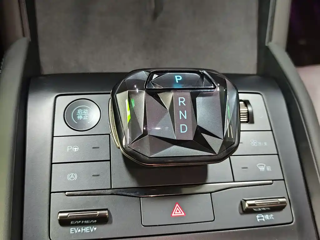 BYD Qin L 2025 — фото 14