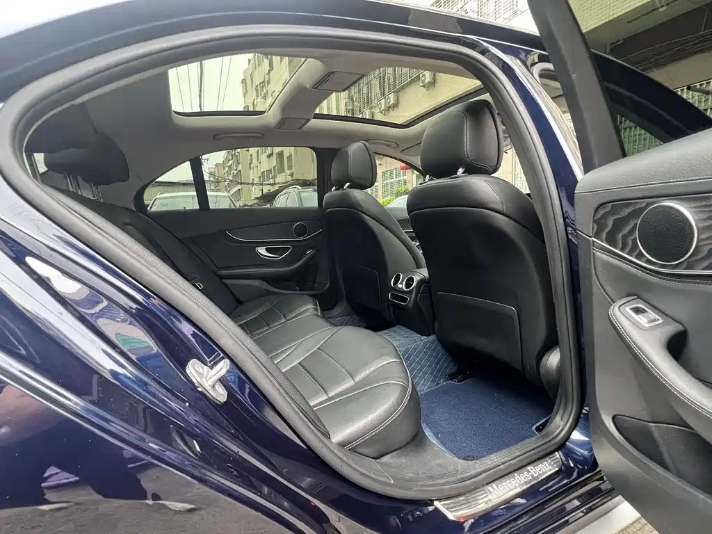 Mercedes-Benz C-Class 2019 — фото 15