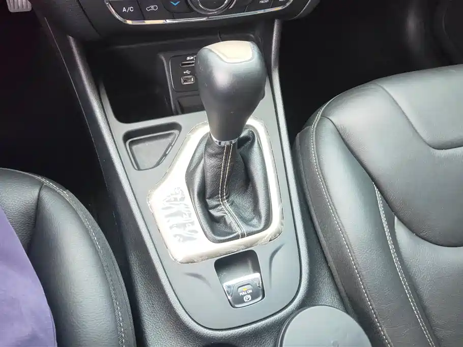 Jeep Cherokee 2017 — фото 16