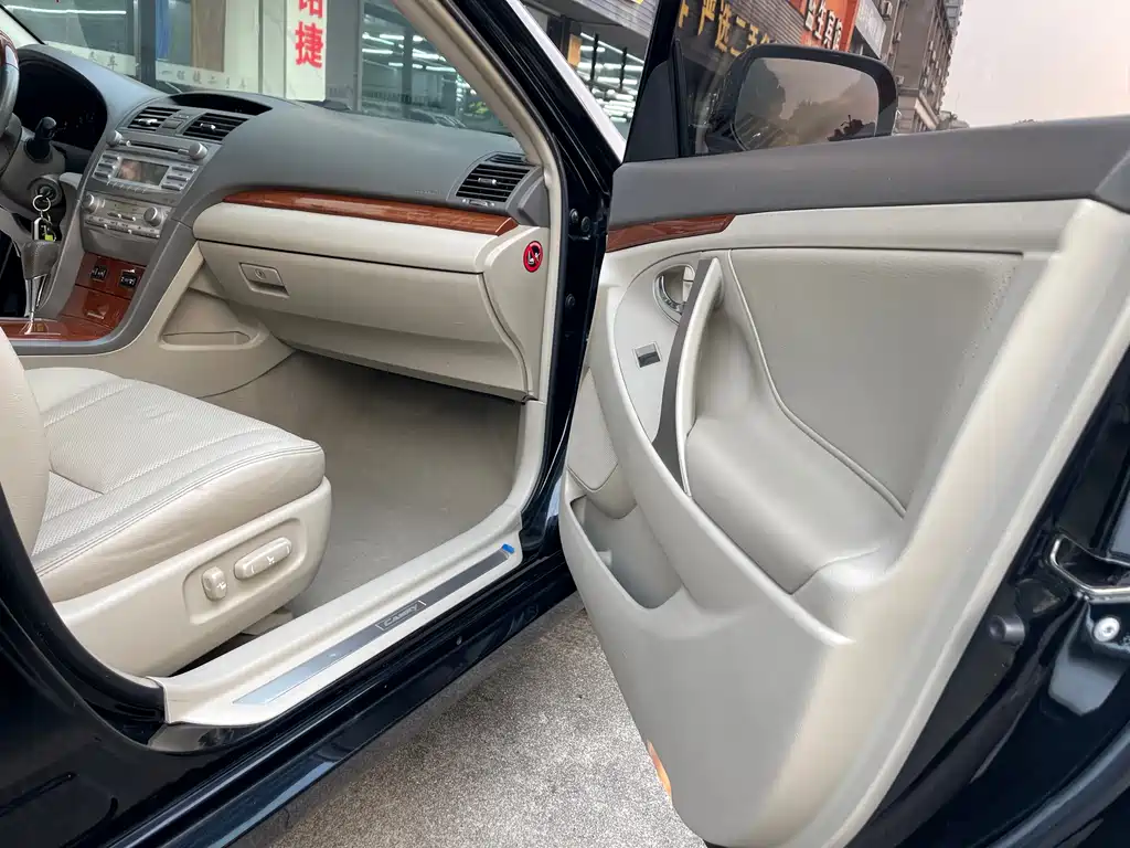Toyota Camry 2014 — фото 11