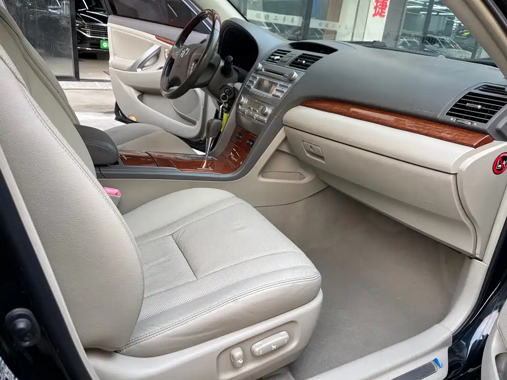 Toyota Camry 2014 — фото 14