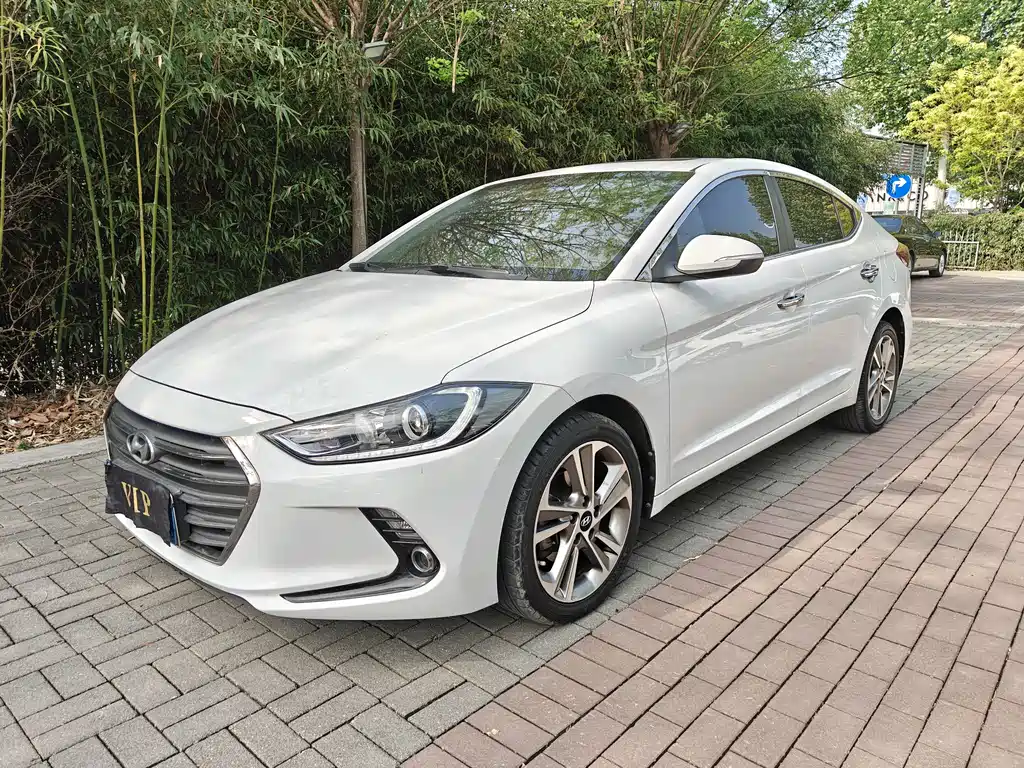 Hyundai Elantra 2018 — фото 1