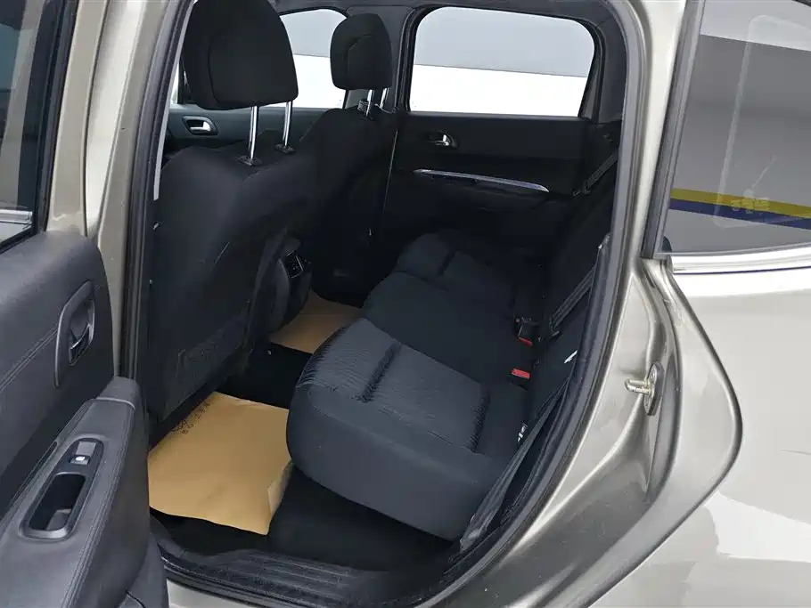 Peugeot 3008 2015 — фото 11