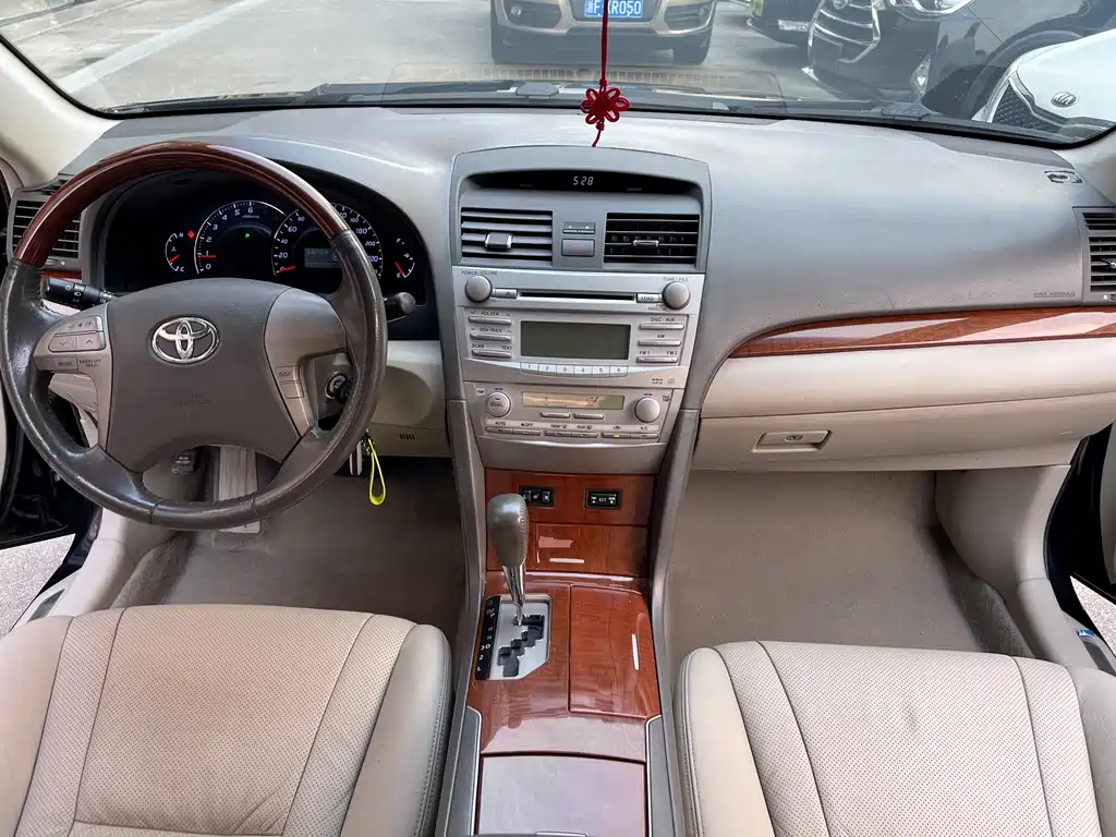 Toyota Camry 2014 — фото 12