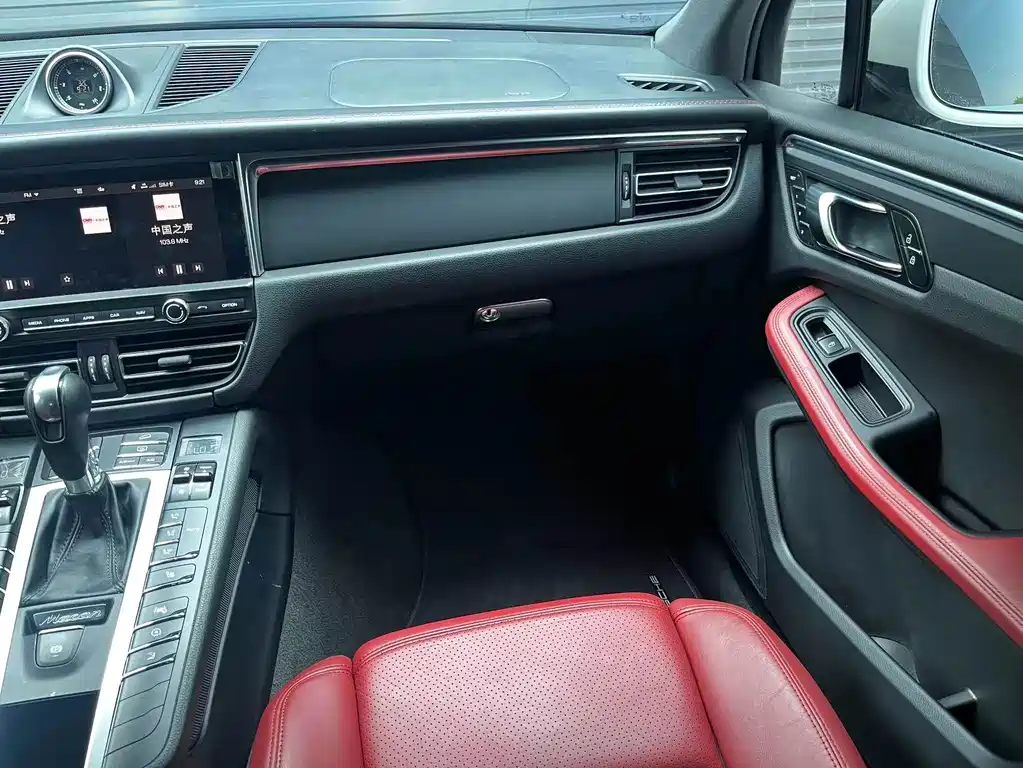 Porsche Macan 2021 — фото 17