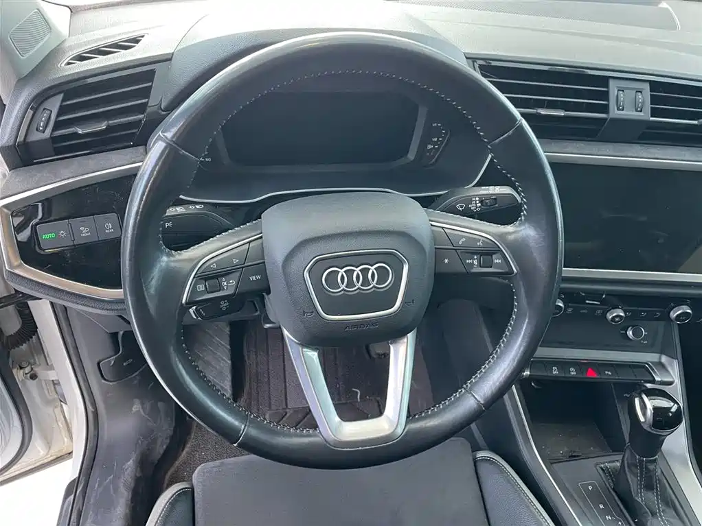 Audi Q3 2022 — фото 8