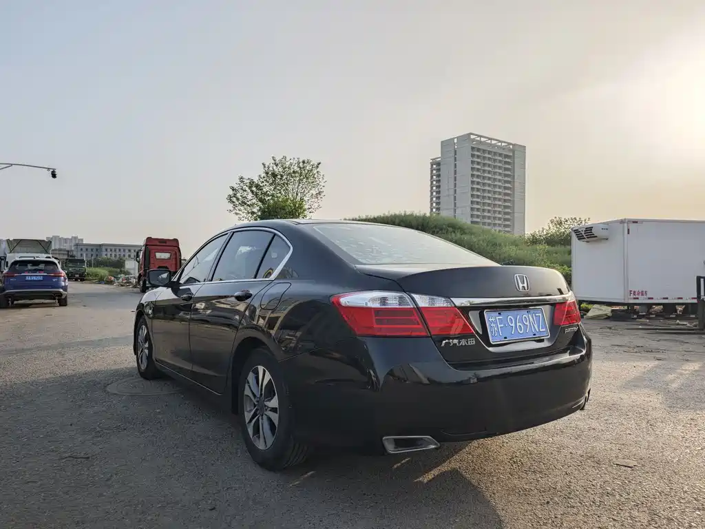 Honda Accord 2014 — фото 16