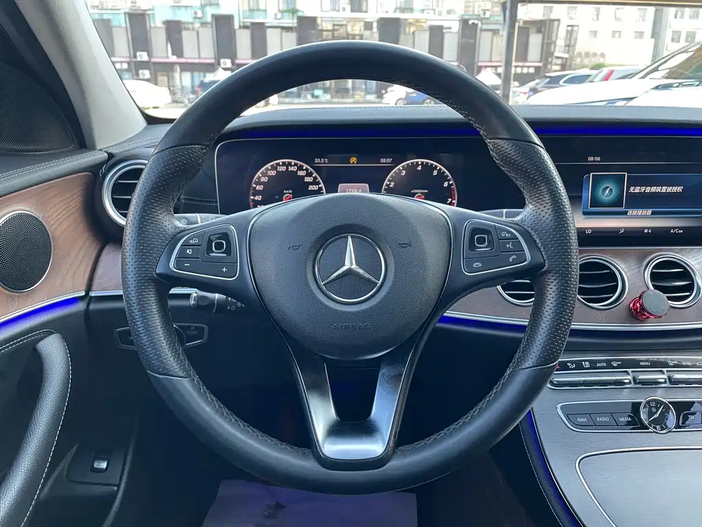 Mercedes-Benz E-Class 2017 — фото 16