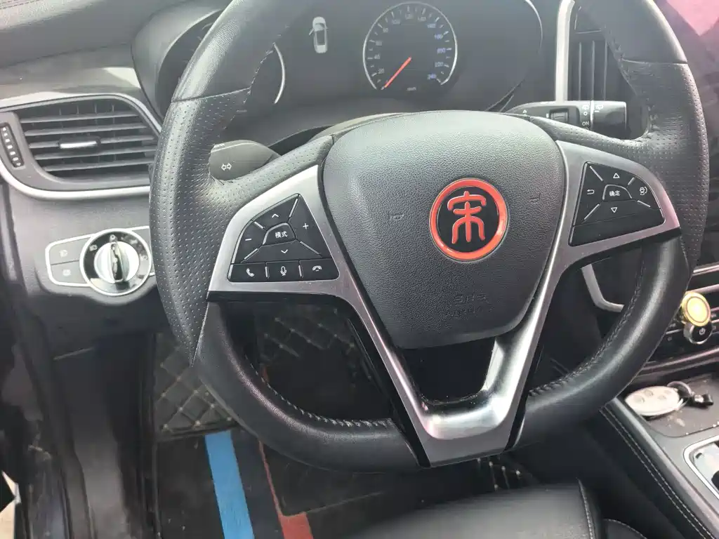 BYD MAX 2018