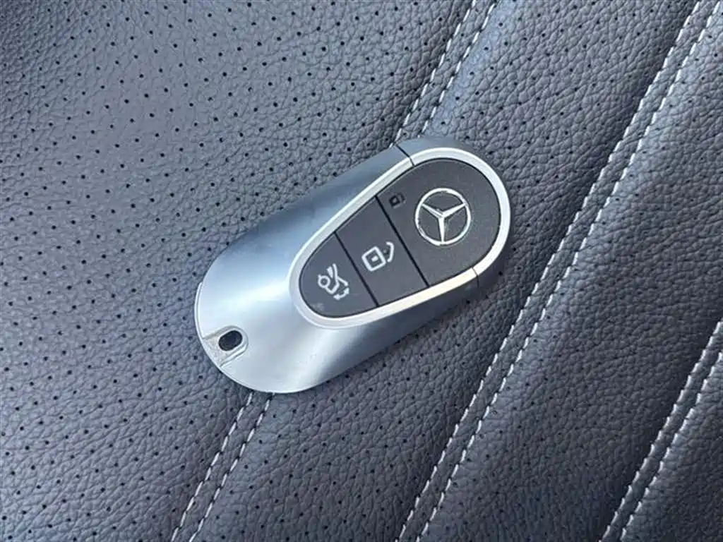 Mercedes-Benz C-Class 2023 — фото 16