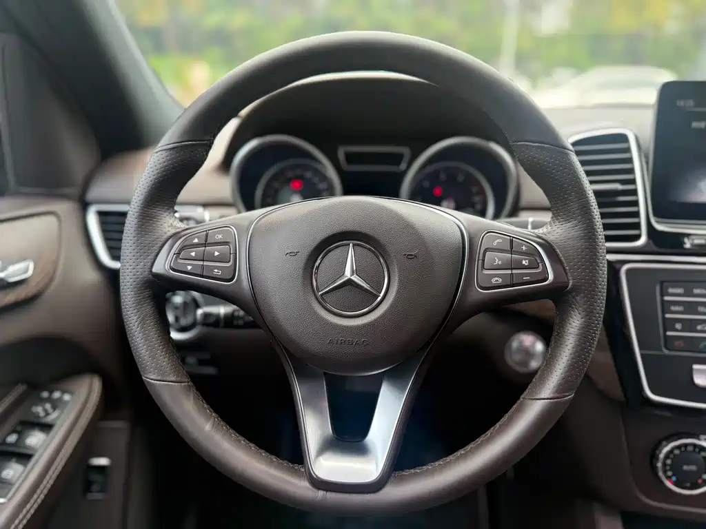 Mercedes-Benz GLE 2016 — фото 10