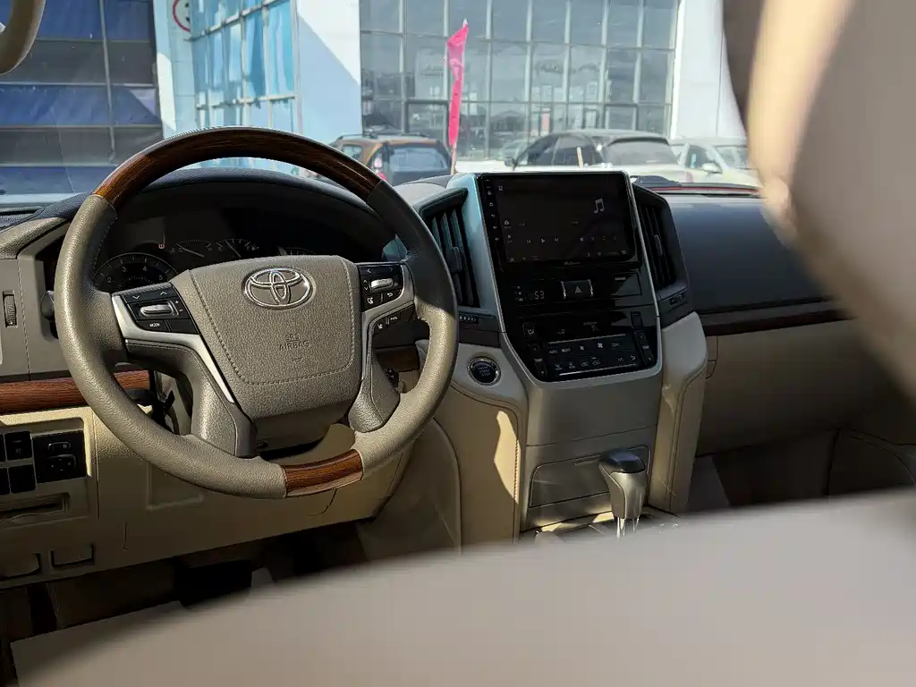 Toyota Land Cruiser 2018 — фото 19